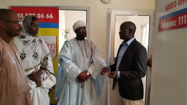 Cherif Cheikh Sidyl Khairy Ibn Boun Nana Aidara visite les studios de "Fem FM"