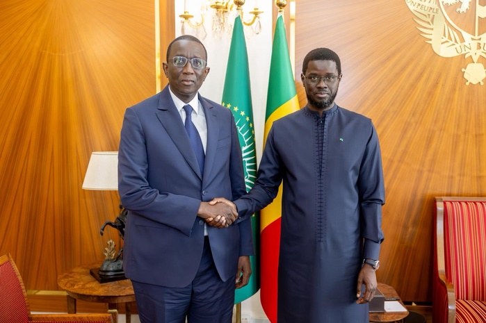 République : Au Palais présidentiel, le Président Bassirou Diomaye Faye lance le dialogue national avec quatre anciens Premiers ministres République : Au Palais présidentiel, le Président Bassirou Diomaye Faye lance le dialogue national avec quatre anciens Premiers ministres