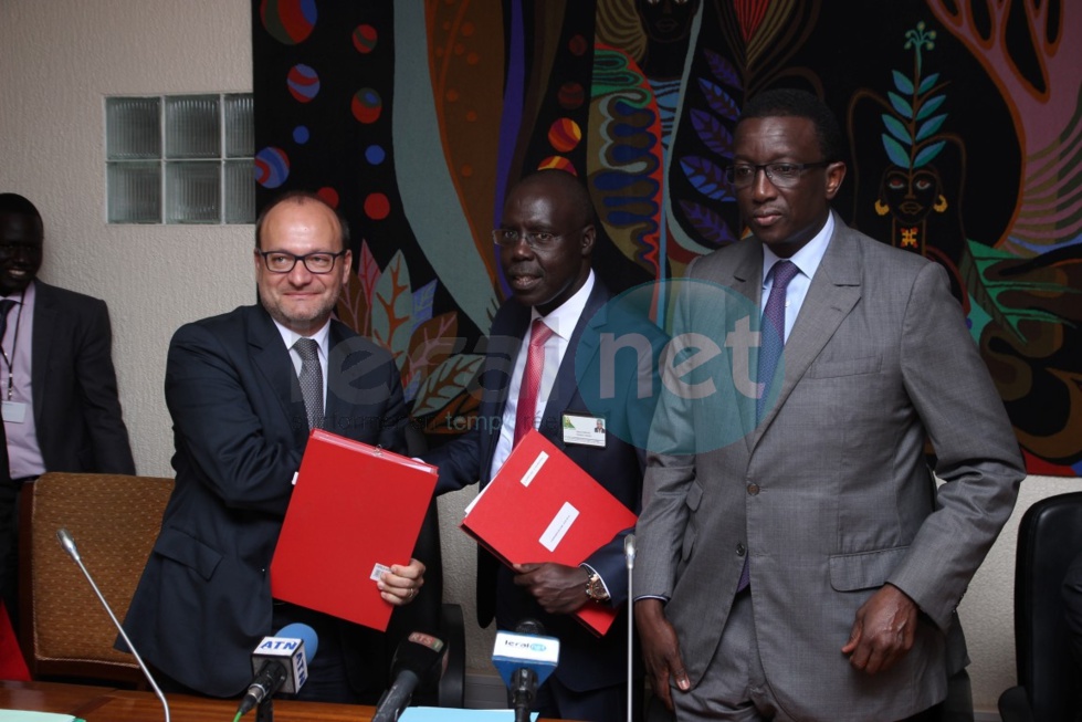 En images la signature de la convention de financement entre Amadou Bâ et la délégation de l'Afd