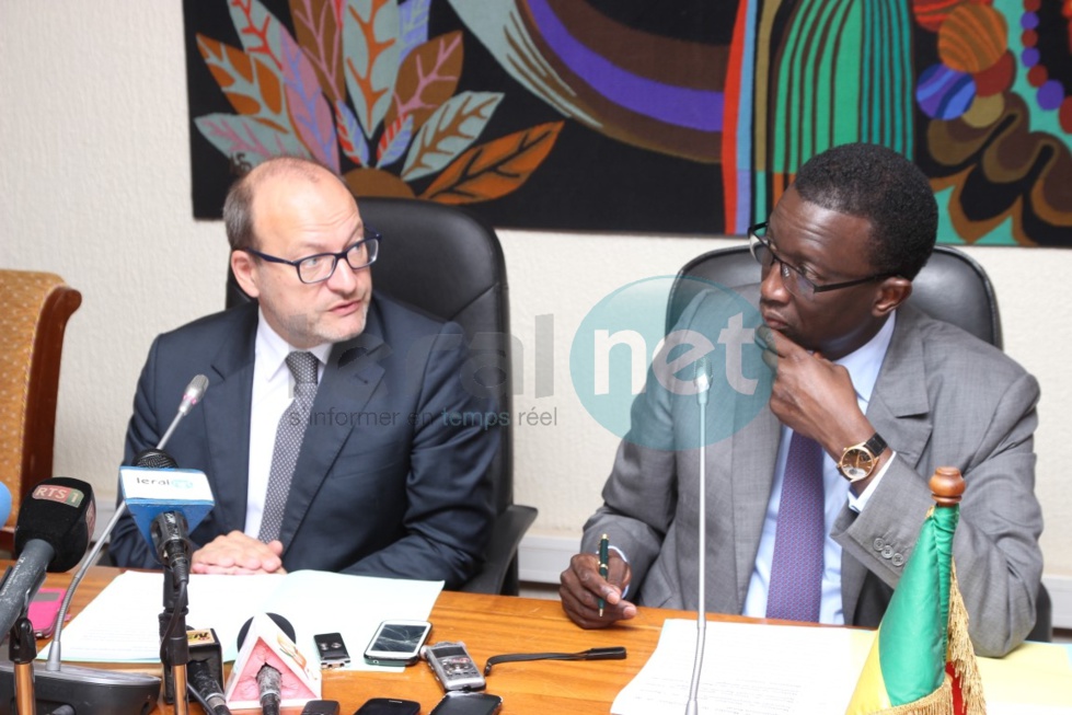 En images la signature de la convention de financement entre Amadou Bâ et la délégation de l'Afd