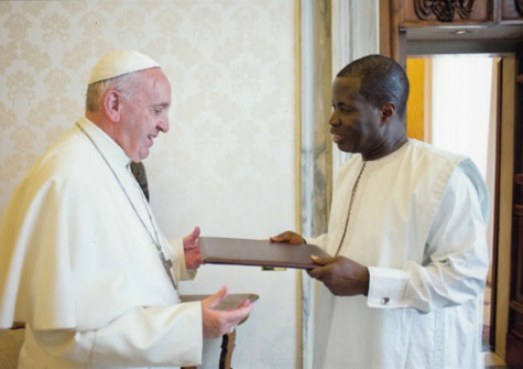 Nouvel Ambassadeur du Sénégal près le Saint-Siège, le commissaire Léopold Diouf a présenté ses lettres de créances au Pape François