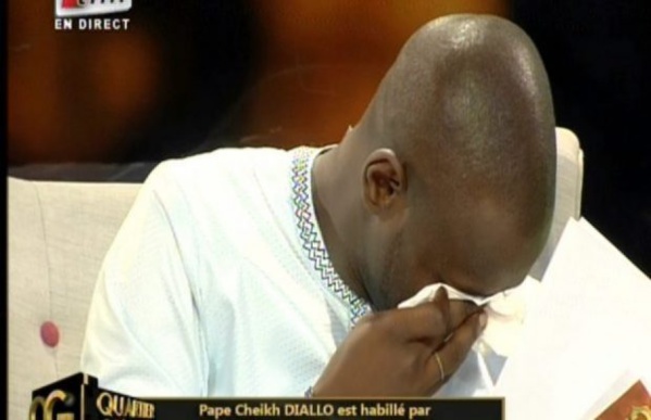 Reçu au palais présidentiel, l’animateur Pape Cheikh Diallo gratifié d’un …