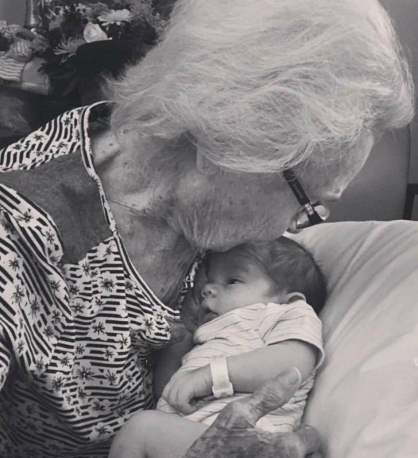 Touchant : son arrière-petit-fils naît pour son 100e anniversaire