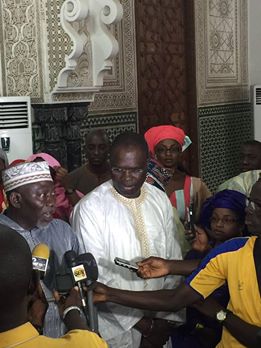 En images la distribution, par la ville de Dakar, de kits "ndogou" aux nécessiteux à la Grande mosquée 