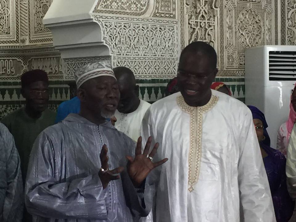 En images la distribution, par la ville de Dakar, de kits "ndogou" aux nécessiteux à la Grande mosquée 