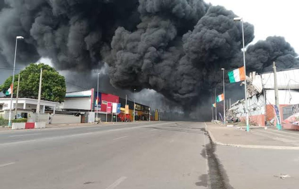 Abidjan : un incendie d’envergure ravage un magasin China Mall à Koumassi