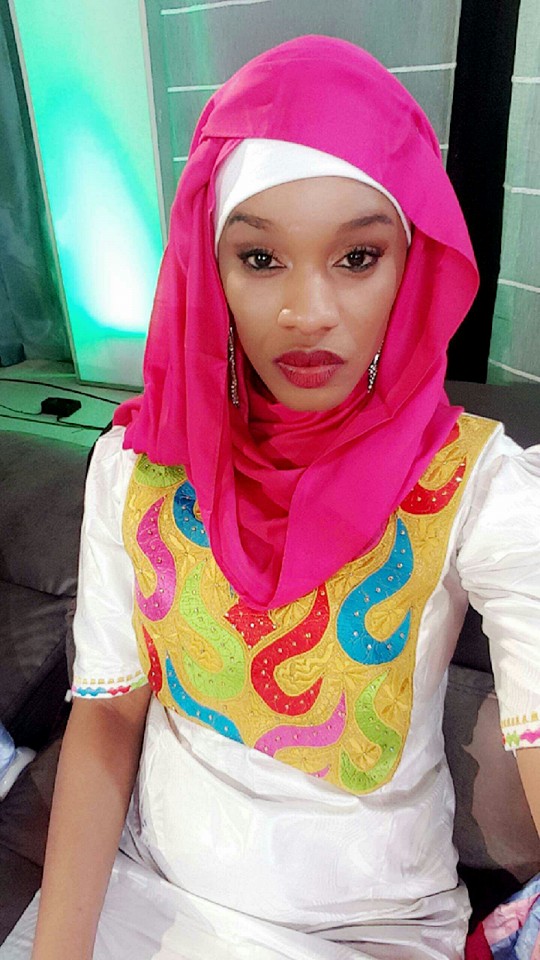Ndèye Ndack pose avec le voile