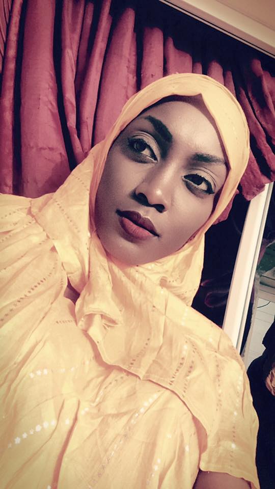 En mode Adjaratou, Maman Mbaye se couvre les cheveux