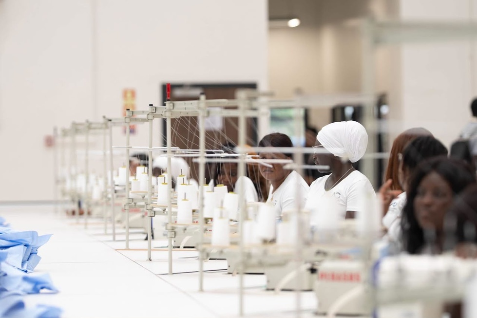Diomaye Faye inaugure une usine textile et lance les travaux de la gare de Sébikotane Diomaye Faye inaugure une usine textile et lance les travaux de la gare de Sébikotane