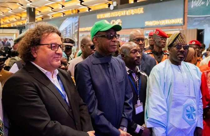AIBD : une exposition dédiée à Youssou Ndour accueille les voyageurs à l’occasion de la Fête de la Musique