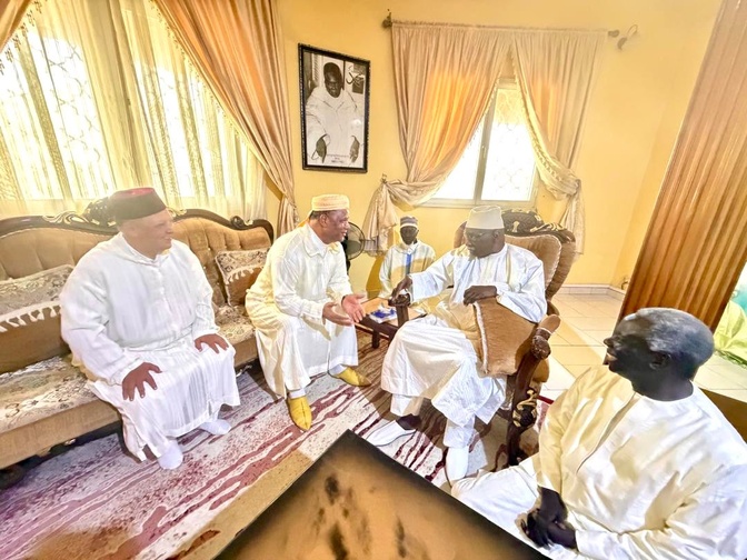 Maroc-Sénégal : l’ambassadeur Hassan Naciri reçu par le Khalife général de la Tariqa Tijania Malikite Maroc-Sénégal : l’ambassadeur Hassan Naciri reçu par le Khalife général de la Tariqa Tijania Malikite