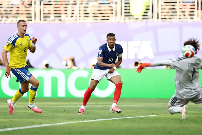 Mondial 2026 : la France domine la Suède (3-0) et file en huitièmes face au Paraguay