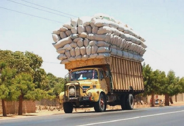 Transport routier : près de 48 % des camions contrôlés circulent encore en surcharge au Sénégal