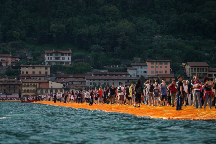 En Italie, il est possible de marcher sur l'eau ! Et ce n'est pas une blague