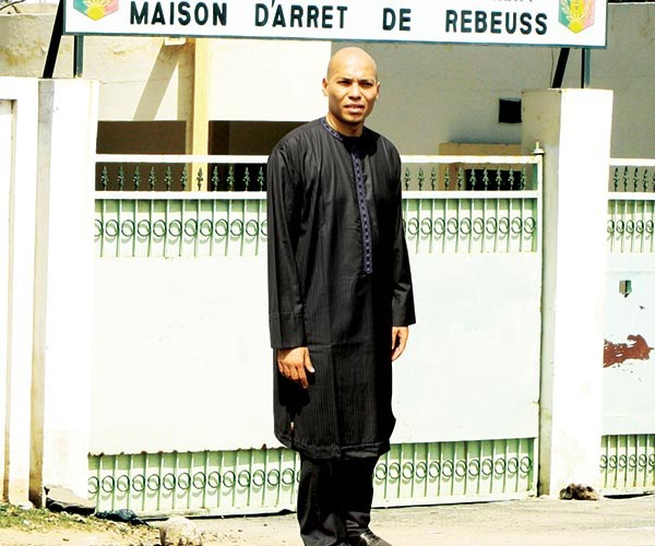 Echos de Rebeuss : Karim Wade dit basta aux « visites et contacts »