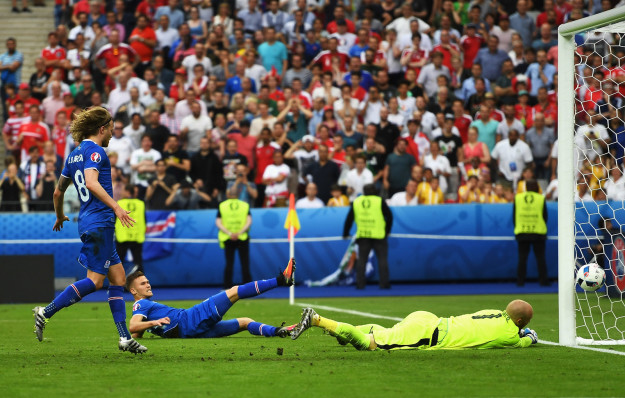 Vous ne serez jamais aussi heureux que ce commentateur de foot islandais