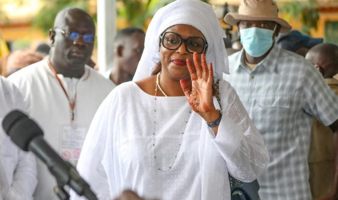 Retour de Macky Sall : Marième Faye électrise la permanence de l’APR avant son arrivée à Dakar