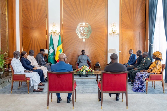 Coopération Sénégal-Gambie: Bassirou Diomaye Faye reçoit un émissaire d’Adama Barrow au Palais de la République
