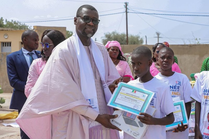 Diourbel célèbre ses meilleurs élèves : Dr Alioune Dione appelle à faire de l’excellence un moteur du développement national