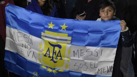 L'Argentine et Maradona supplient Messi de revenir sur sa décision