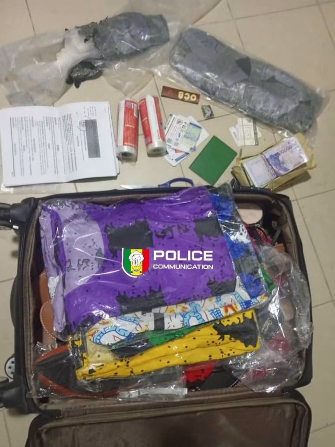 Une valise à double fond, 1,070 kg de cocaïne et trois arrestations à Dakar