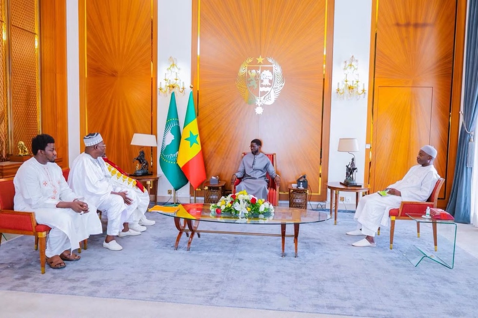 Bassirou Diomaye Faye reçoit l’Imam Ratib de la Grande Mosquée de Médina Baye