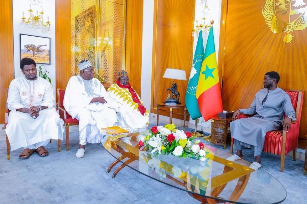 Bassirou Diomaye Faye reçoit l’Imam Ratib de la Grande Mosquée de Médina Baye