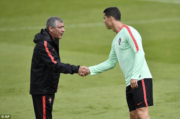 Fernando Santos : "Tout le monde parle de Ronaldo"