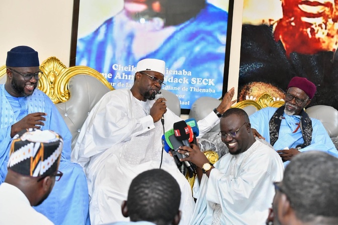 Thiènaba : Ousmane Sonko en visite chez le Khalife général Baye Serigne Assane Seck