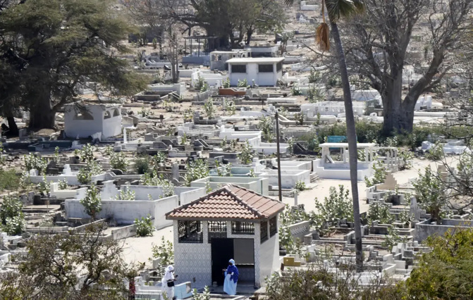 Soumbédioune : huit personnes interpellées de nuit dans le cimetière, une enquête ouverte