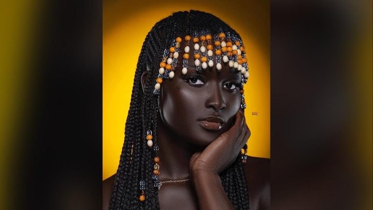 Mya Blacky, quatre métiers en un : la chanteuse devenue actrice, créatrice et mannequin