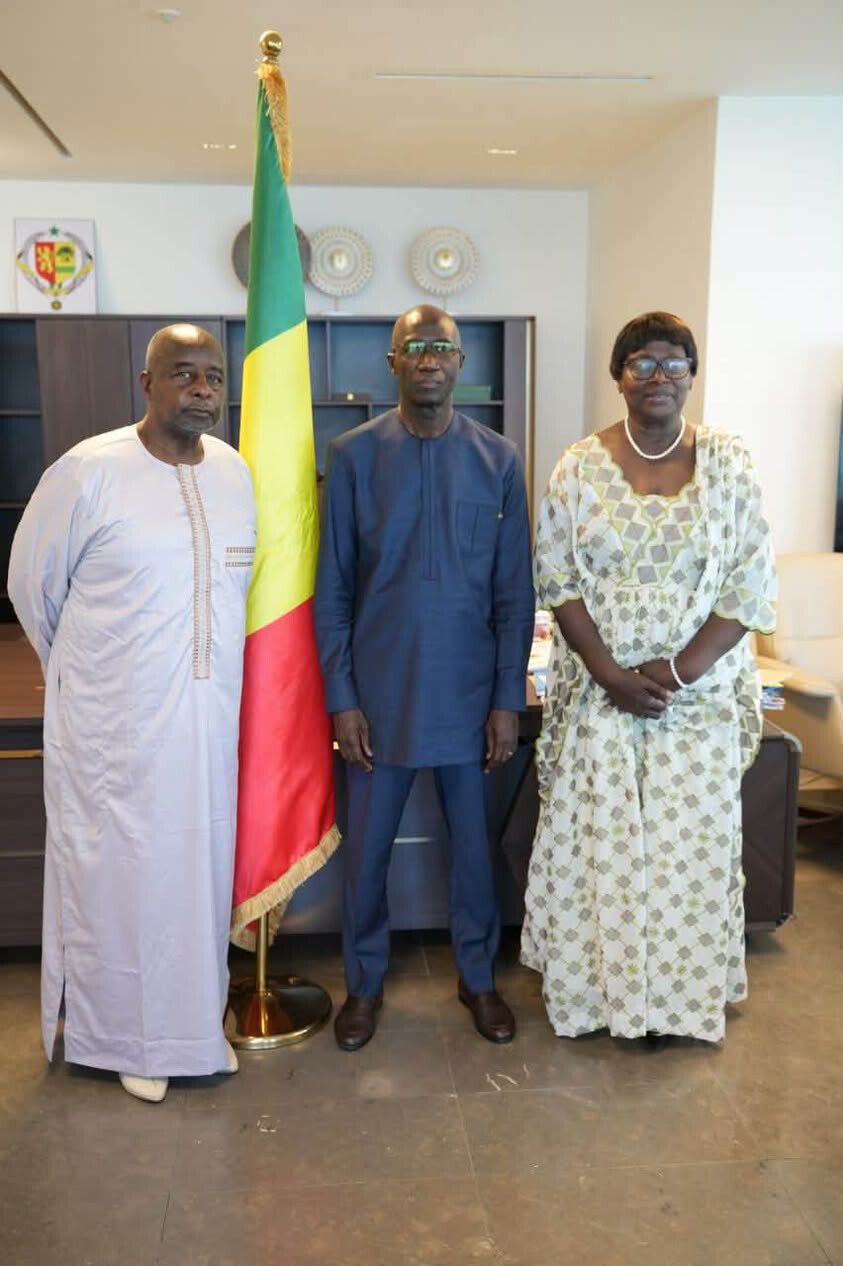 Le ministre de la Justice reçoit une délégation de l'ACDHRS pour préparer le Forum des ONG à Dakar