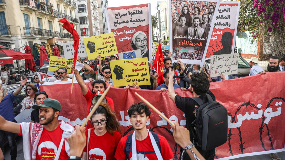Tunisie : Human Rights Watch alerte sur une répression accrue de la société civile