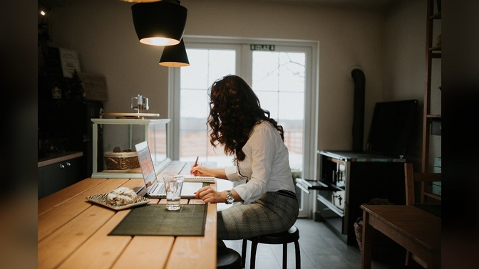 Lettre de motivation, e-mail, WhatsApp : bien postuler sans agacer le recruteur