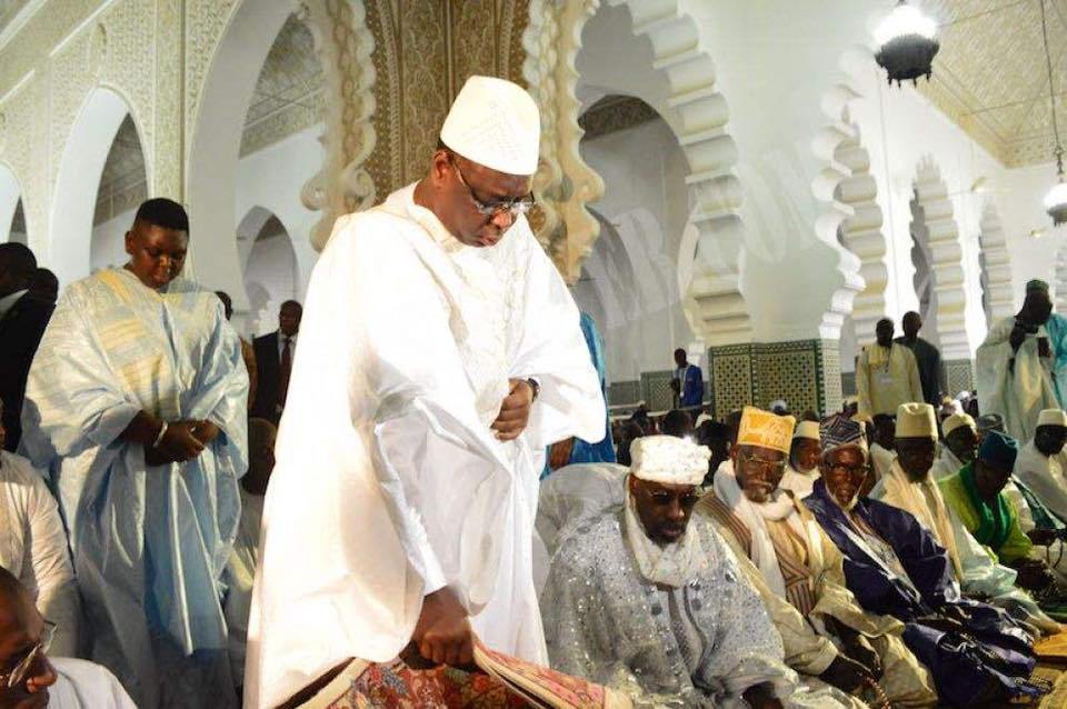 (07) Photos: Prière de Korité les deux fils du président Macky, Mansour Sall et Amadou Sall en mode »Ndanane » à la grande mosquée de Dakar
