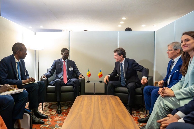 Diplomatie et coopération bilatérale : Bassirou Diomaye Faye s'entretient avec le Président roumain Nicușor Dan en marge de l'AGNU 81