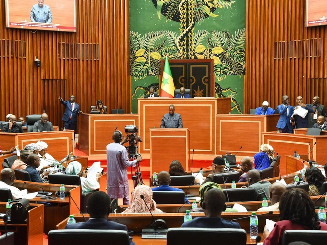 Code pétrolier, carte biométrique, santé carcérale : les grands dossiers à l’Assemblée