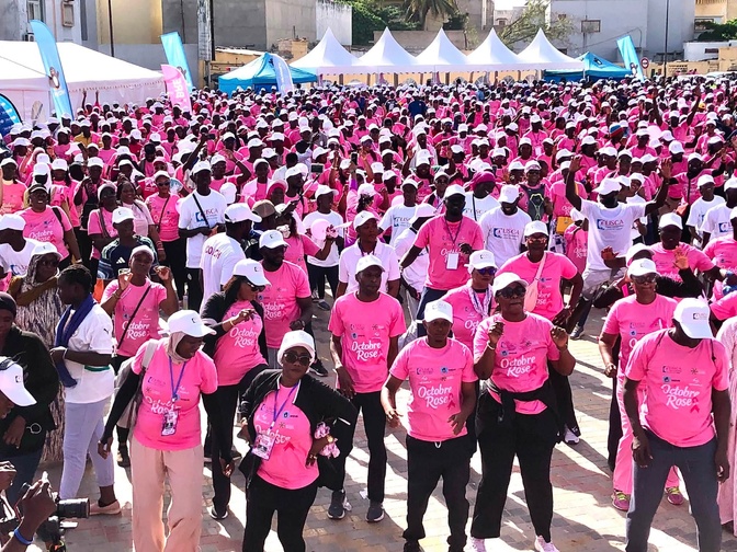 Dakar donne le coup d'envoi d'Octobre Rose avec une randonnée de sensibilisation