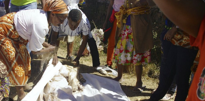 La tradition mancagne où l'esprit du défunt révèle les circonstances de sa mort