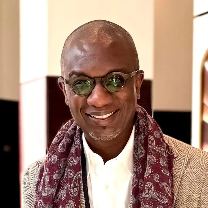 Youssou Ndour, 50 ans de carrière racontés par Mohamed Sow dans Le Soleil