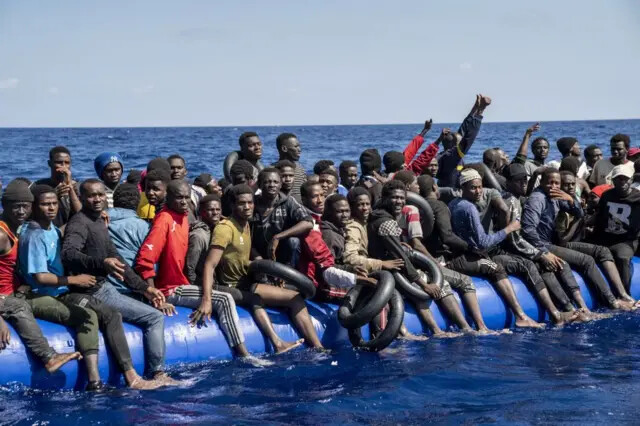 Trafic de migrants : une femme déférée au parquet pour vente de faux visas Schengen