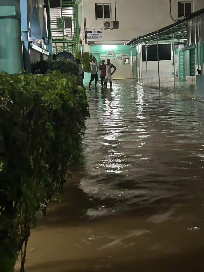 Fortes pluies à Dakar : le centre de santé Philippe-Maguilène Senghor inondé en images