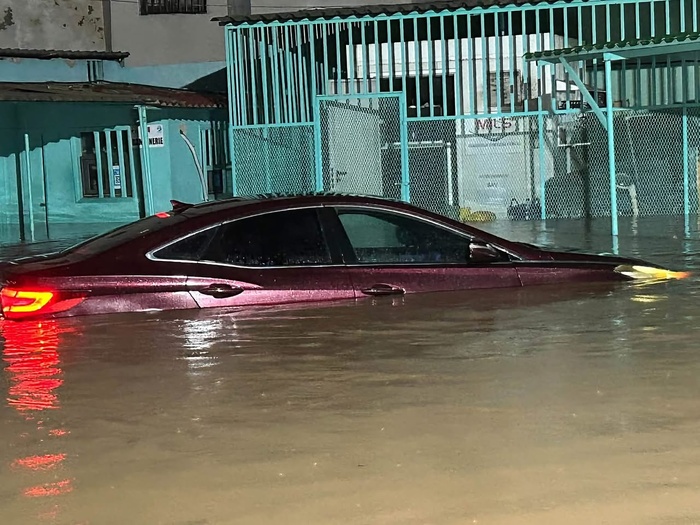 Fortes pluies à Dakar : le centre de santé Philippe-Maguilène Senghor inondé en images