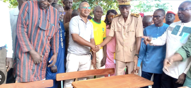 550 tables-bancs remis à des écoles du département de Bignona