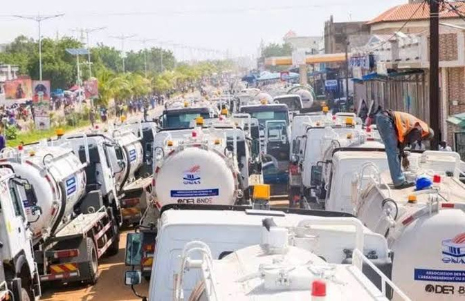 Inondations à Dakar : une dizaine de camions mobilisés sur initiative de la Première dame