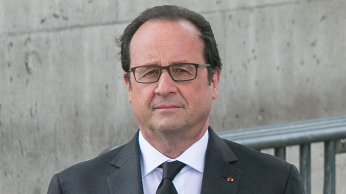 François Hollande : décou­vrez le très TRÈS gros salaire que touche son coif­feur person­nel