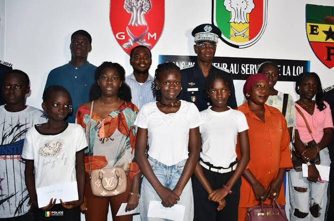 La Police nationale remet des bourses scolaires aux orphelins de ses agents