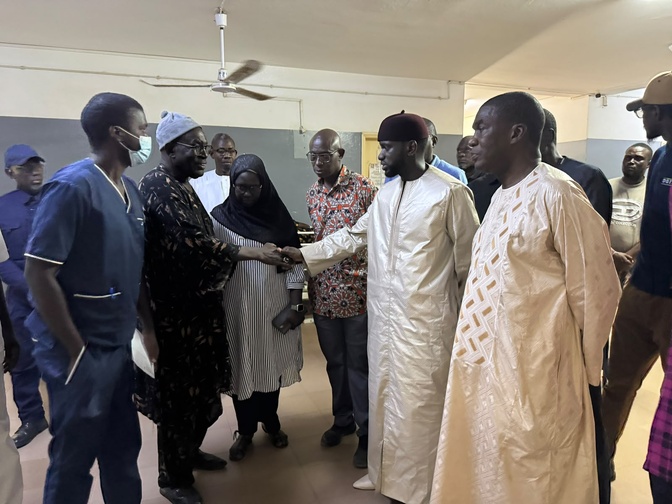 Accident sur l’axe Ndande–Kébémer : le ministre Abdoul Ahad NDIAYE présente ses condoléances aux familles endeuillées