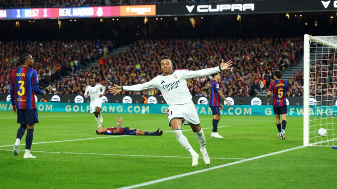 Clasico : le Real Madrid stoppe la série du Barça grâce à un doublé de Mbappé