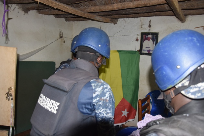 Ziguinchor : la gendarmerie démantèle le siège du MFDC et interpelle 28 individus, des drapeaux et des documents saisis